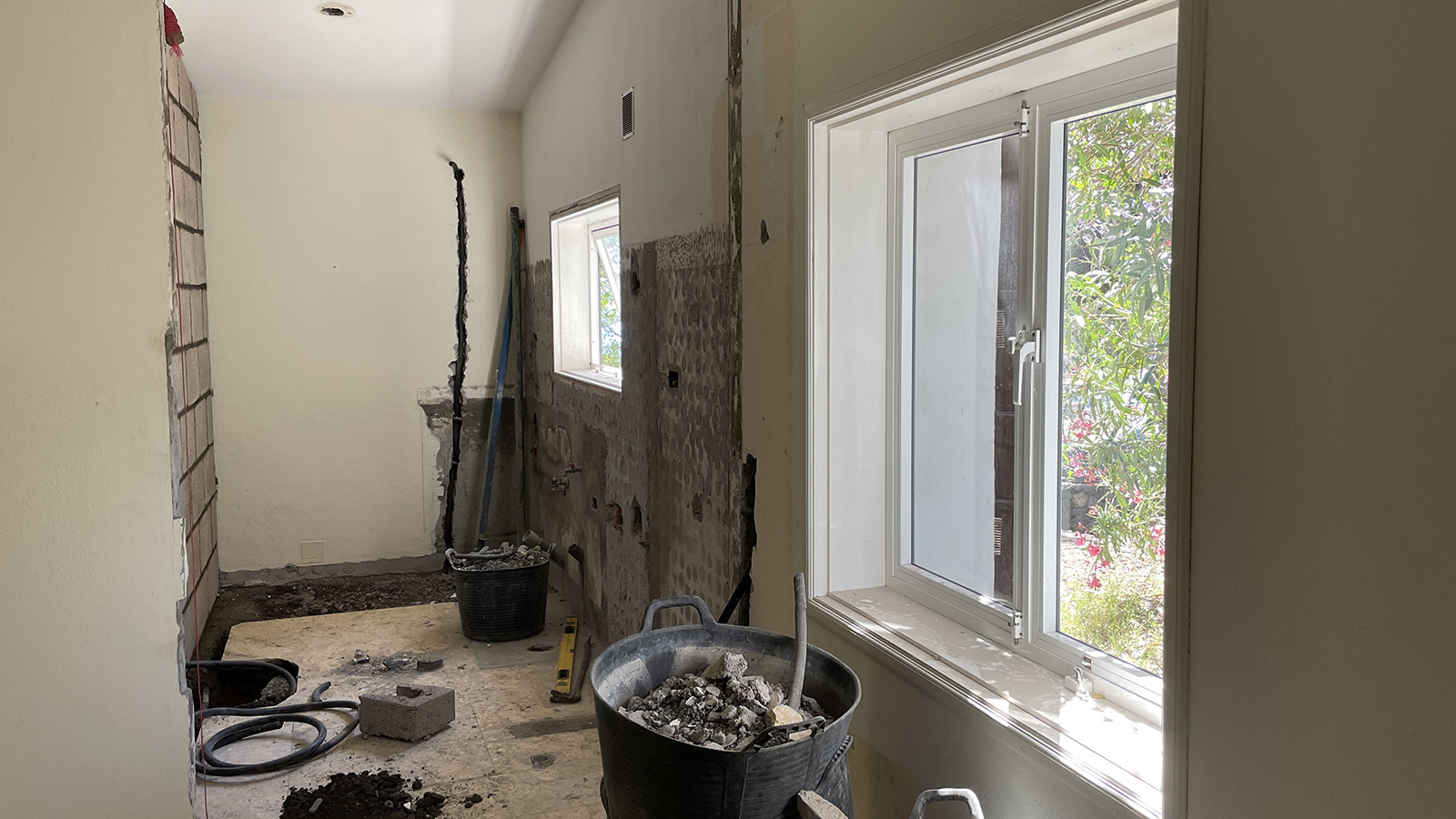 De nieuwe badkamer in wording