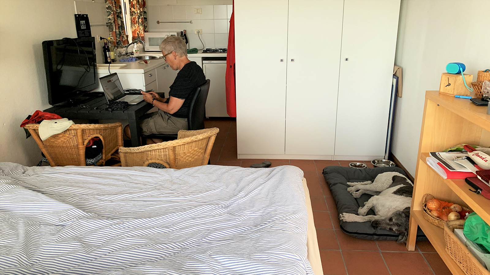 En het kleine huis is vol. Maar het past allemaal precies.