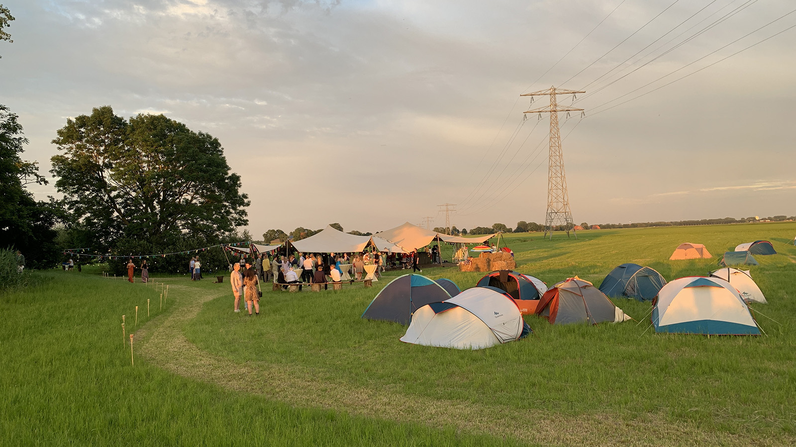 Het was een geweldig festival huwelijksfeest!