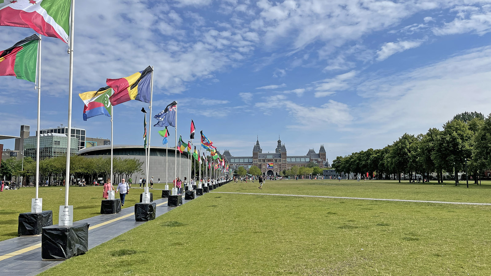 Zero Flags Project vlaggen op het Museumplein