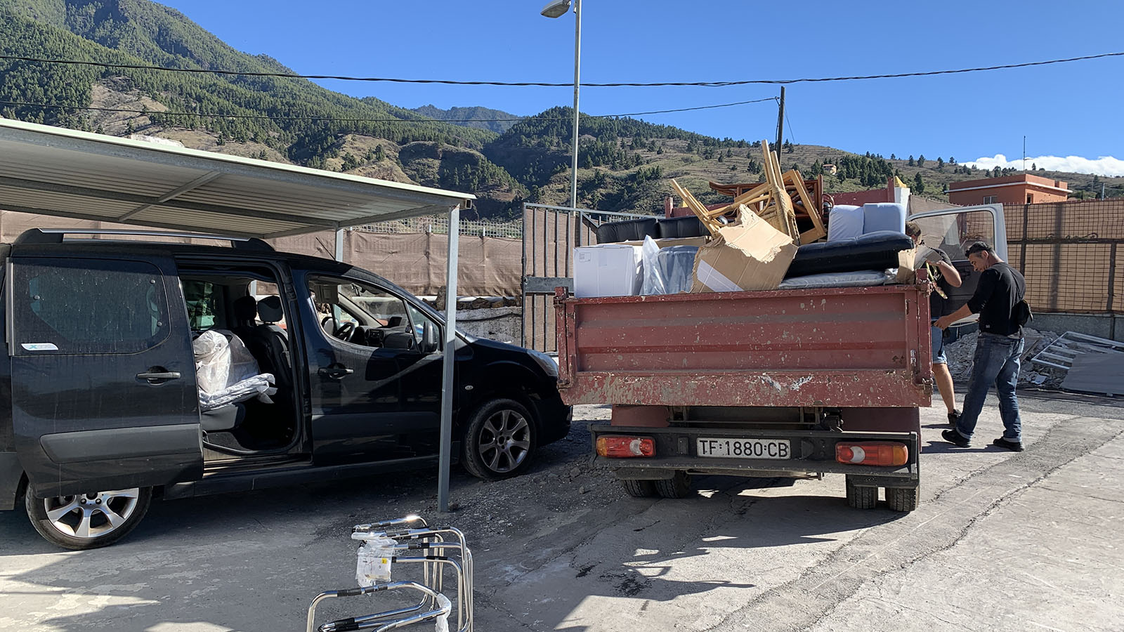 Vrachtwagen met al onze spullen; een déja vue van 6 maanden geleden